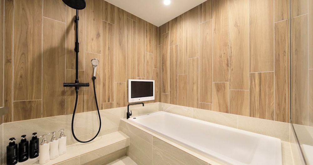 プレミアム スイート ベッド (複数台) バスルーム0 | ヴィラ・ザ・クラブ軽井沢