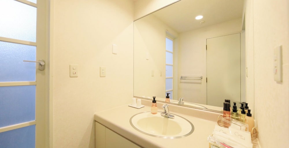 スーペリア ツインルーム シングルベッド 2 台 バスルーム1 | ヴィラ・ザ・クラブ軽井沢