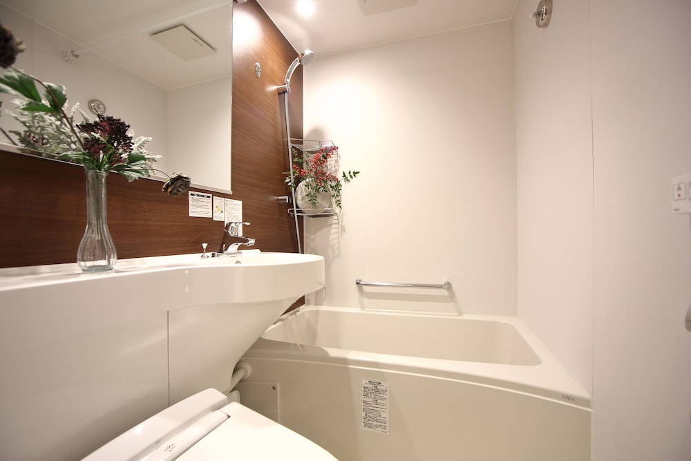 デラックス 和洋室 母屋GR12 ※ベジタリアンの食事変更はできません バスルーム0 | 和モダンな温泉旅館 湯布院らんぷの宿