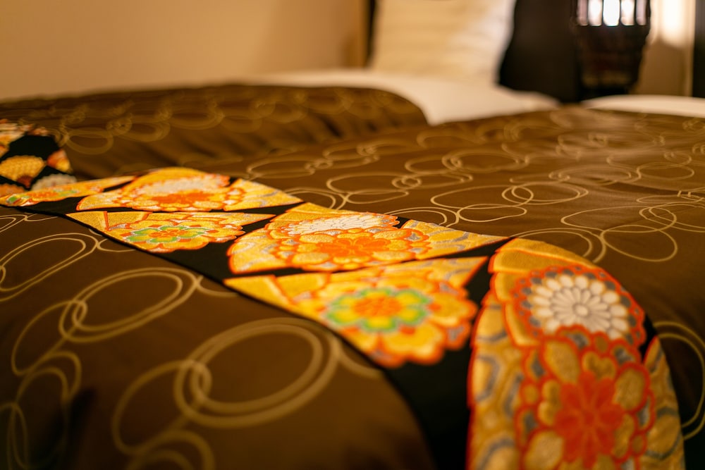 デラックス ツインルーム 新館TR20 ※ベジタリアンの食事変更はできません 客室1 | 和モダンな温泉旅館 湯布院らんぷの宿