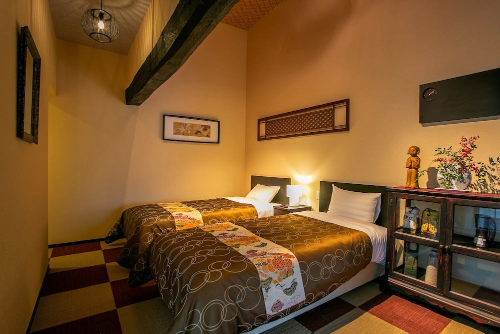 デラックス 和洋室 母屋GR12 ※ベジタリアンの食事変更はできません | 和モダンな温泉旅館 湯布院らんぷの宿