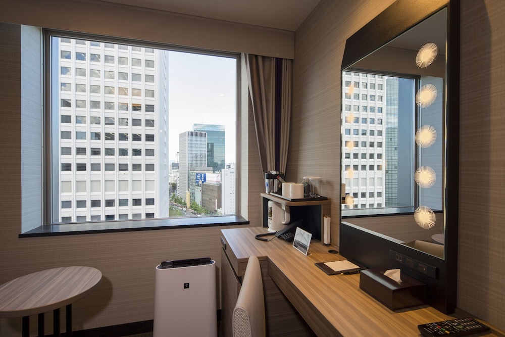 スーペリアツインルーム(禁煙)25平米 客室内のダイニングエリア0 | ホテルモントレ ル・フレール大阪