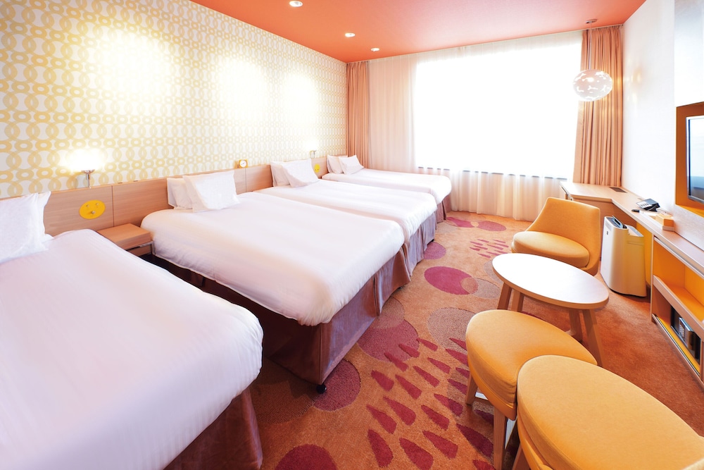 デラックス 4 人部屋 禁煙 客室2 | ホテル ユニバーサル ポート ヴィータ