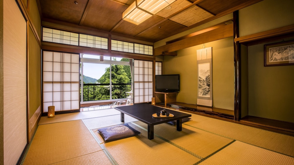 [禁煙] スーペリア和洋室ツイン 内風呂あり 客室1 | 大江戸温泉物語 宇奈月グランドホテル