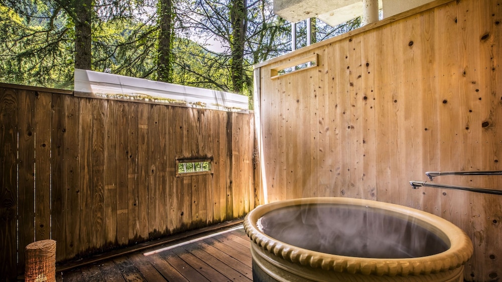 [禁煙] スタンダード露天風呂付和室4名定員 客室1 | 大江戸温泉物語 宇奈月グランドホテル