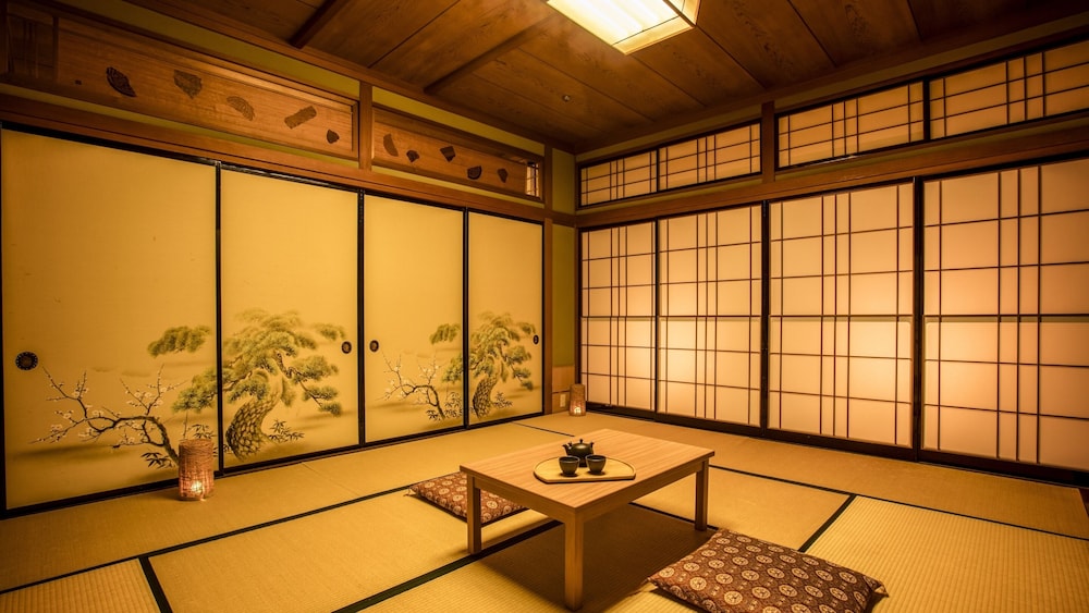 [禁煙] スーペリア和室2間6名定員 内風呂あり | 大江戸温泉物語 宇奈月グランドホテル