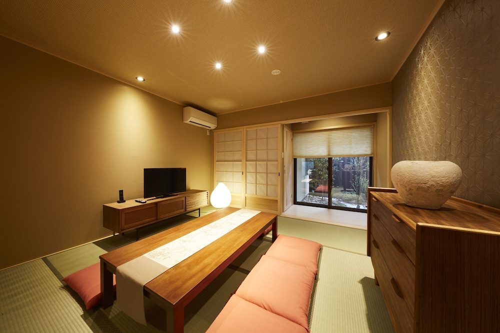 町屋 リビングルーム4 | 鈴　宮川町　椿