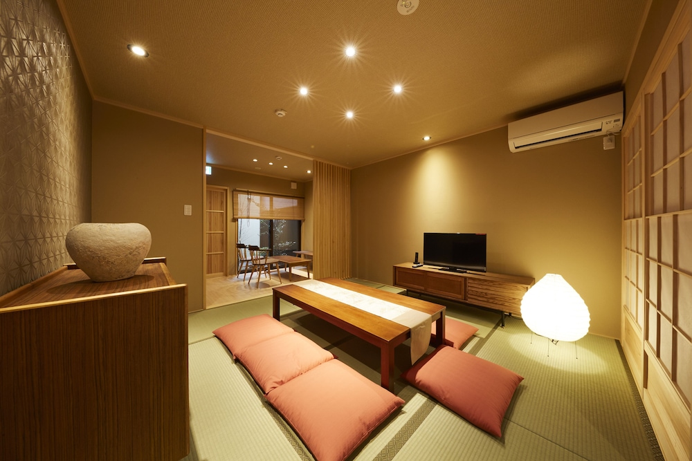 町屋 リビングルーム6 | 鈴　宮川町　椿