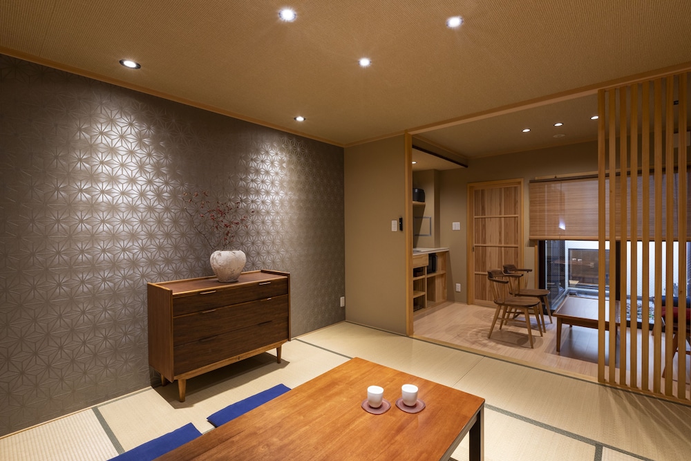 町屋 リビング エリア0 | 鈴　宮川町　椿