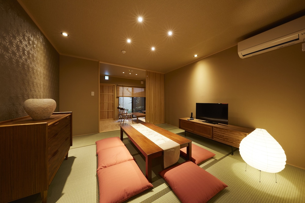 町屋 リビングルーム3 | 鈴　宮川町　椿