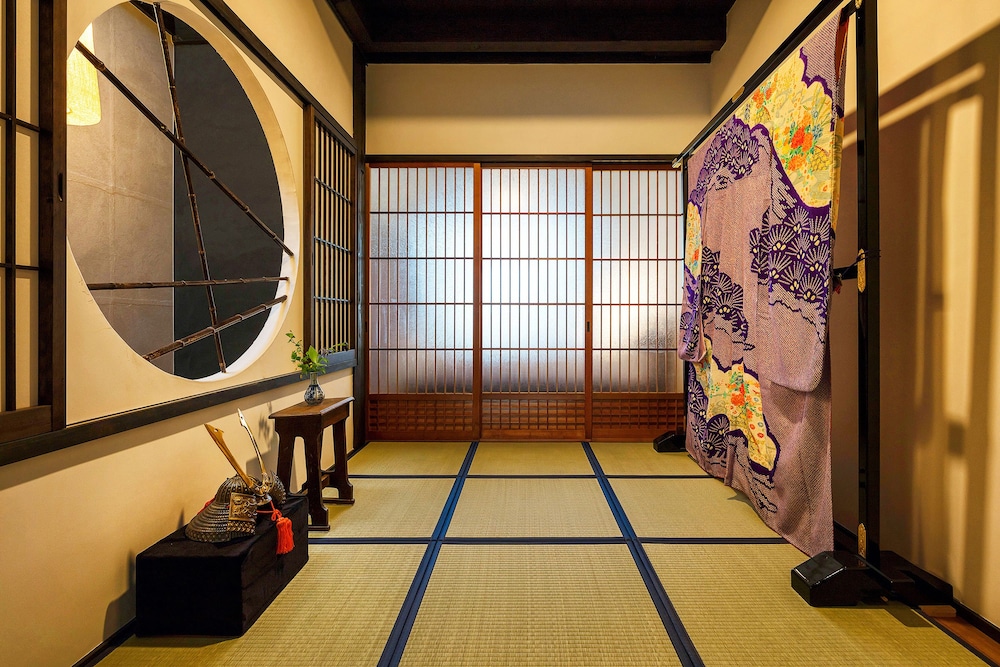 デラックス スイート 客室3 | 二条式部庵