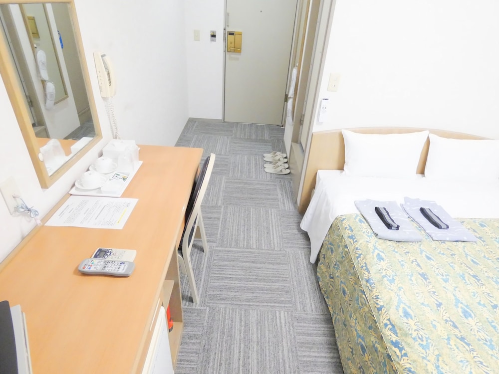 ダブルルーム 喫煙可 客室1 | アーバンホテル三幸