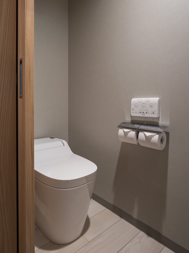 Standard Queen バスルーム0 | RAKURO 京都 by THE SHARE HOTELS