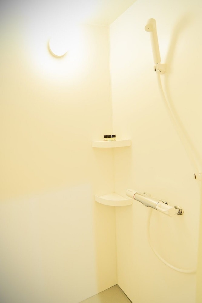 スタンダード 共同ドミトリー シングルベッド 2 台 禁煙 バスルーム0 | ココリト大根島