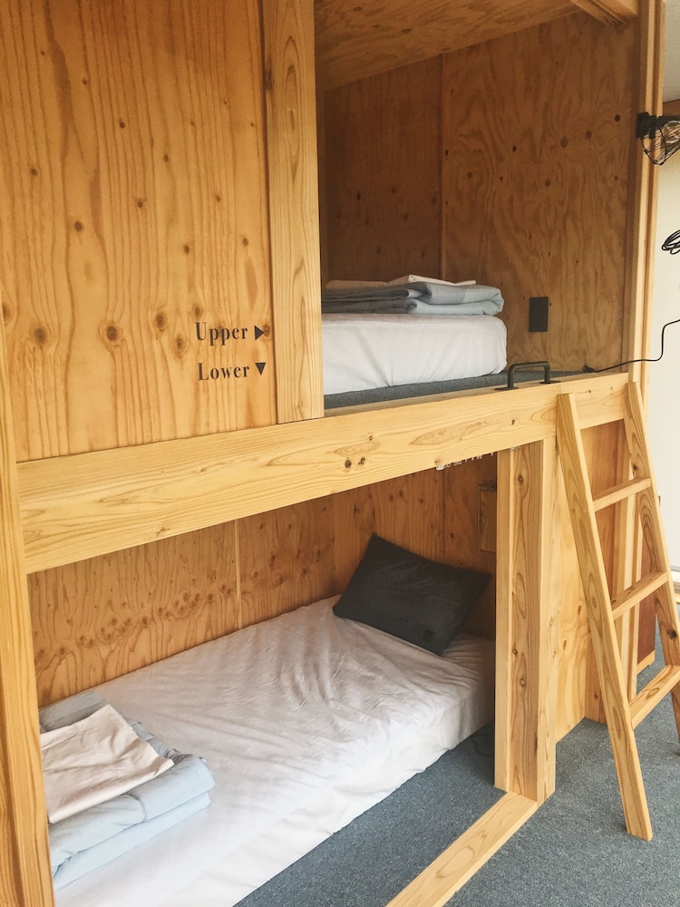 スタンダード 共同ドミトリー シングルベッド 2 台 禁煙 客室1 | ココリト大根島