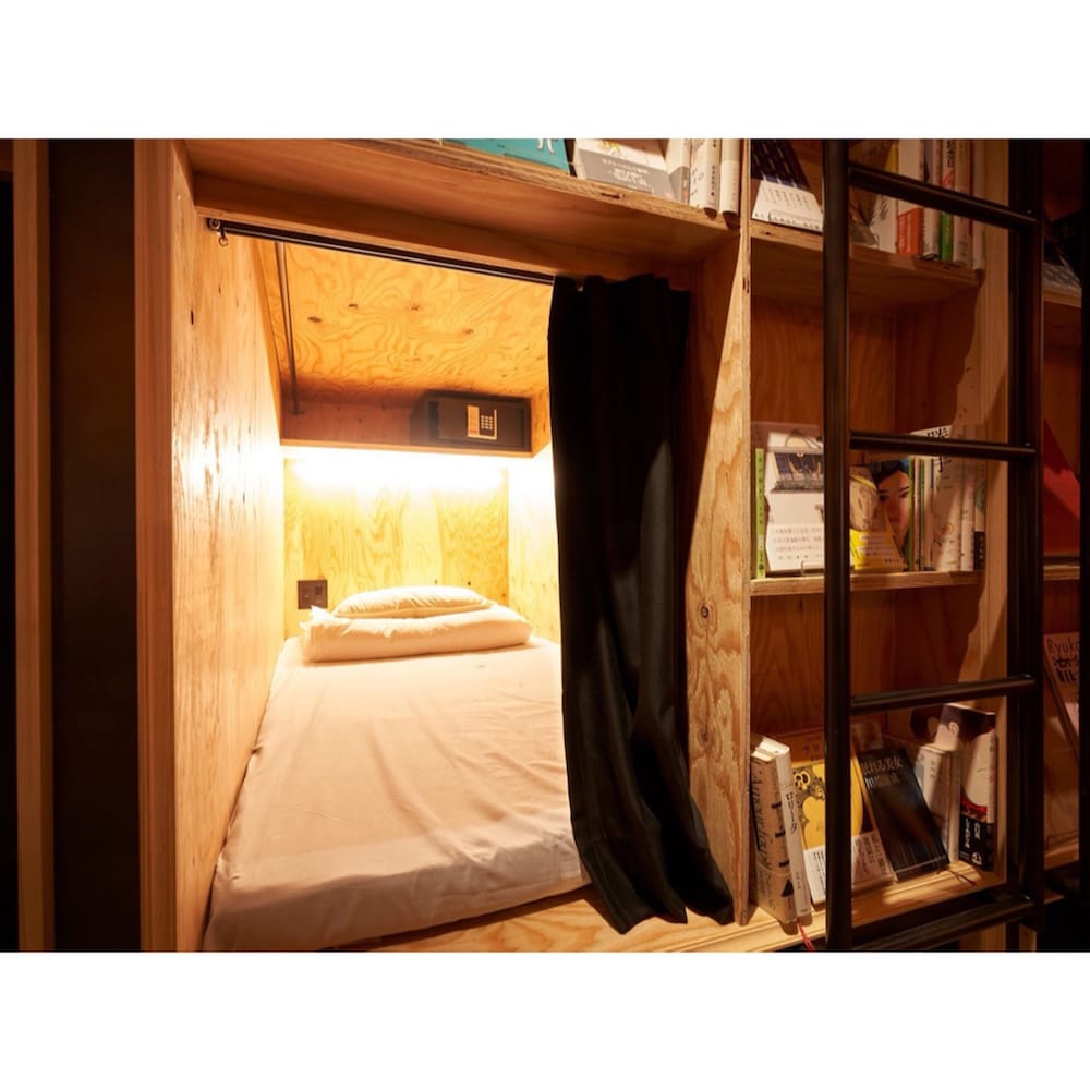 コンフォートシングル 共同ドミトリー 男女共用ドミトリー 2名利用 客室2 | BOOK AND BED TOKYO 新宿