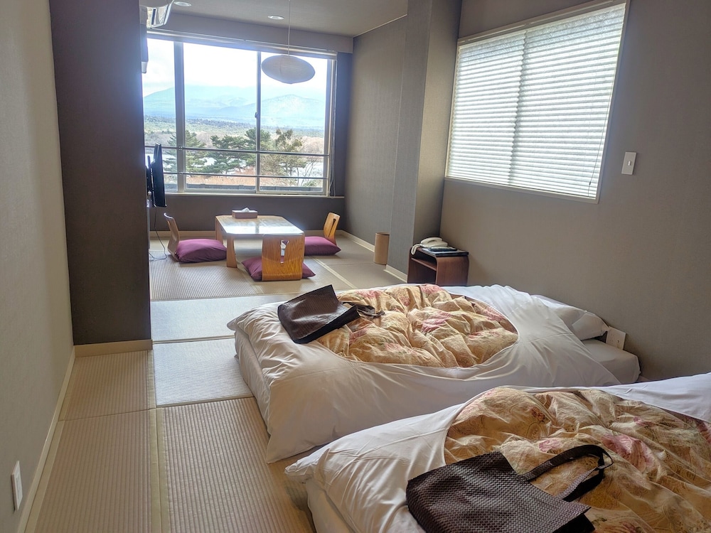 富士を望む10畳+8畳 二間和室/バストイレ付 禁煙 客室2 | 富士山眺望の宿 精進マウントホテル