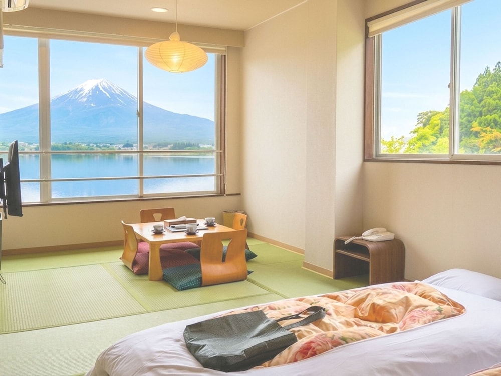 富士を望む10畳+8畳 二間和室/バストイレ付 禁煙 | 富士山眺望の宿 精進マウントホテル