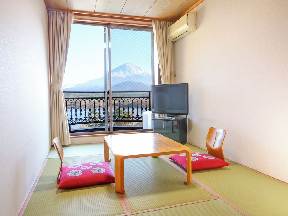 富士山と精進湖を一望! 特別和洋室(B)16平米/バストイレ付 禁煙 | 富士山眺望の宿 精進マウントホテル