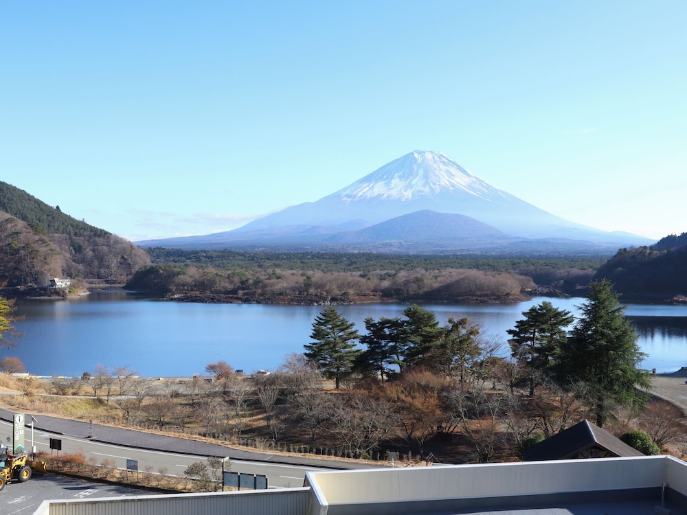 富士山と精進湖を一望! 特別和洋室(B)16平米/バストイレ付 禁煙 | 富士山眺望の宿 精進マウントホテル