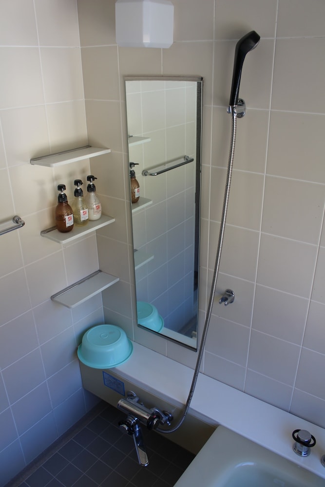 富士山と精進湖を一望! 特別和洋室(A)35平米/バストイレ付 禁煙 バスルームのシャワー0 | 富士山眺望の宿 精進マウントホテル