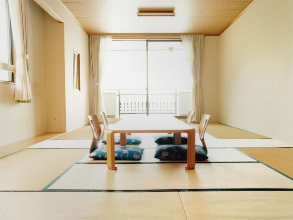 富士山と精進湖を一望! 特別和洋室(A)35平米/バストイレ付 禁煙 客室2 | 富士山眺望の宿 精進マウントホテル