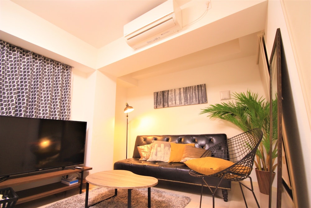 4 人部屋 禁煙 リビング エリア0 | サクラクロスホテル上野入谷