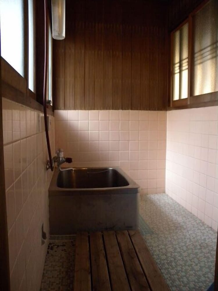 ツインルーム バスルーム0 | ゲストハウス金魚家