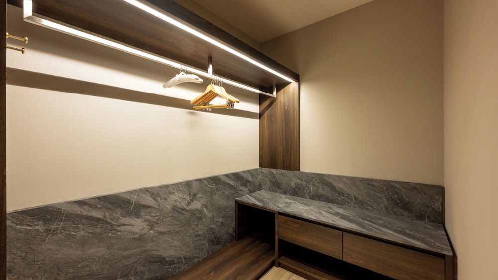 スイート シングルベッド 2 台 クラブラウンジ利用可 | ANAクラウンプラザホテル秋田 by IHG