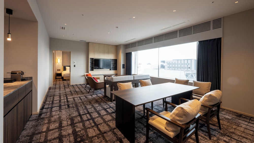 スイート シングルベッド 2 台 クラブラウンジ利用可 客室4 | ANAクラウンプラザホテル秋田 by IHG