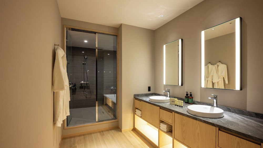 スイート シングルベッド 2 台 クラブラウンジ利用可 客室2 | ANAクラウンプラザホテル秋田 by IHG