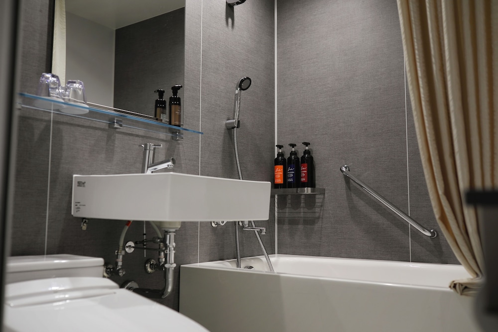 スタンダード ダブルルーム 喫煙 バスルーム1 | DEL style 大阪東天満 by Daiwa Roynet Hotel