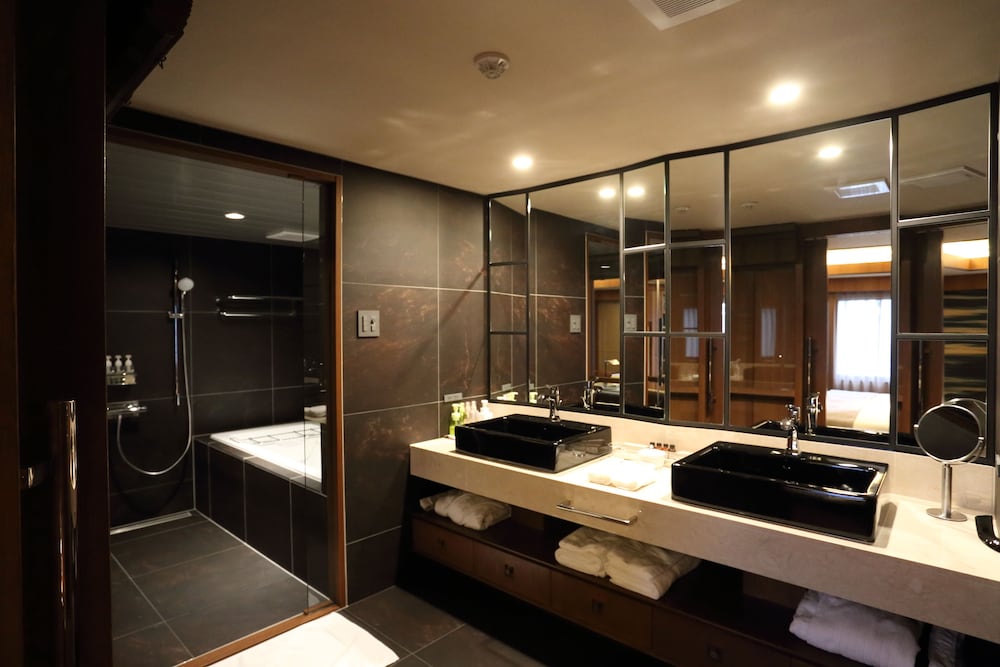 ジュニア スイート 禁煙 (チェックイン: 午後2時から/ チェックアウト: 午前11時まで) バスルーム1 | 古名屋ホテル