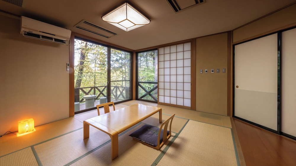 [全室離れ+テラス付] スタンダード和室（40平米）禁煙 客室4 | フォレストリゾート 山の手ホテル