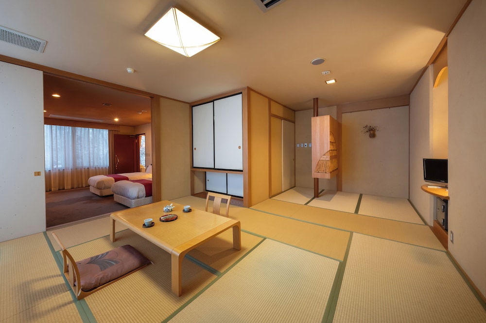 [全室離れ+テラス付] ジュニアスイート 禁煙 客室2 | フォレストリゾート 山の手ホテル