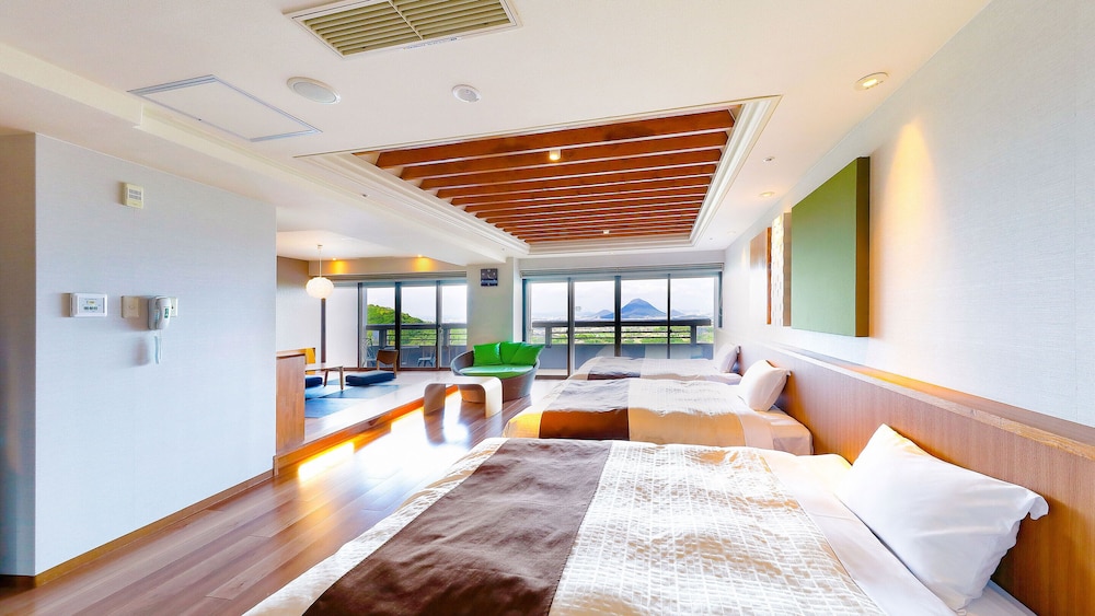 [禁煙] スイート和洋室3ベッド 内風呂なし | 大江戸温泉物語 ホテルレオマの森