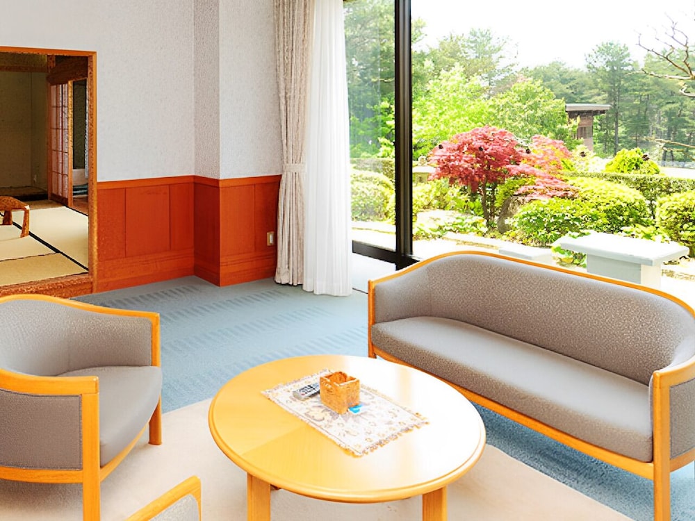 庭園和洋室 客室1 | いこいの村 能登半島