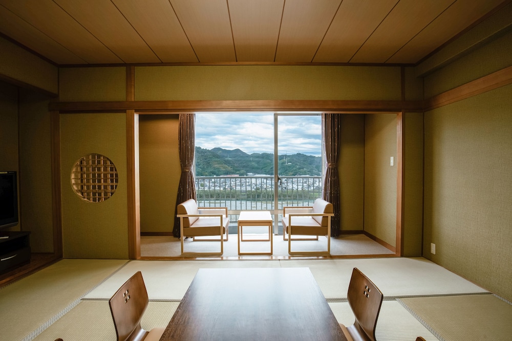 和室10畳 禁煙 客室1 | 亀の井ホテル 高知