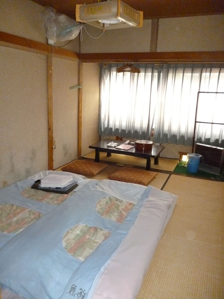 ツインルーム（布団の数は人数によって異なります） 客室2 | 魚敏旅館