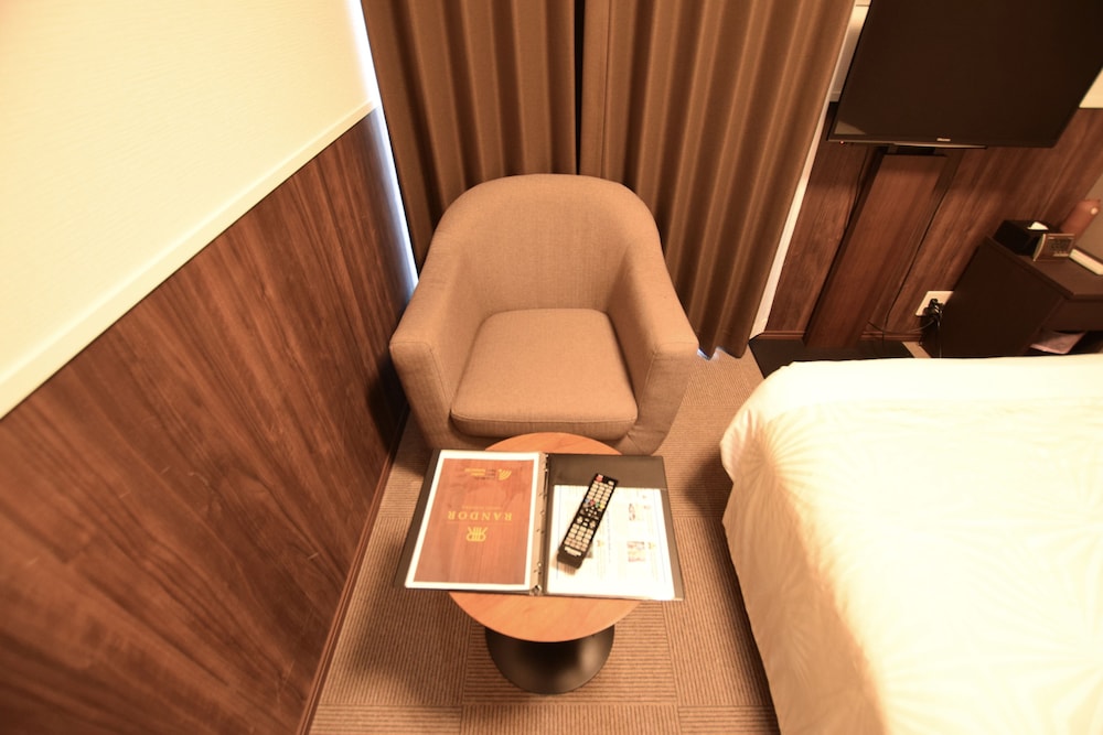 ビジネス ダブルルーム ダブルベッド 1 台 禁煙 客室1 | ランドーホテル福岡