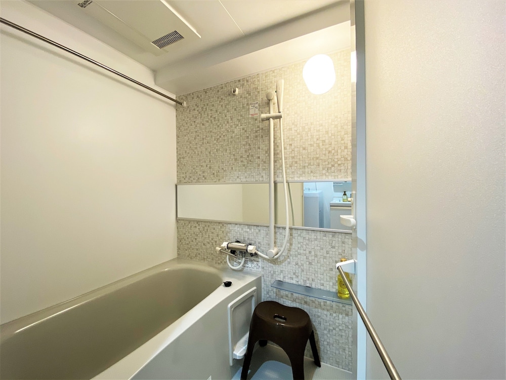 ファミリー 4 人部屋 1 ベッドルーム 禁煙 リバービュー バスルーム1 | ランドーホテル福岡