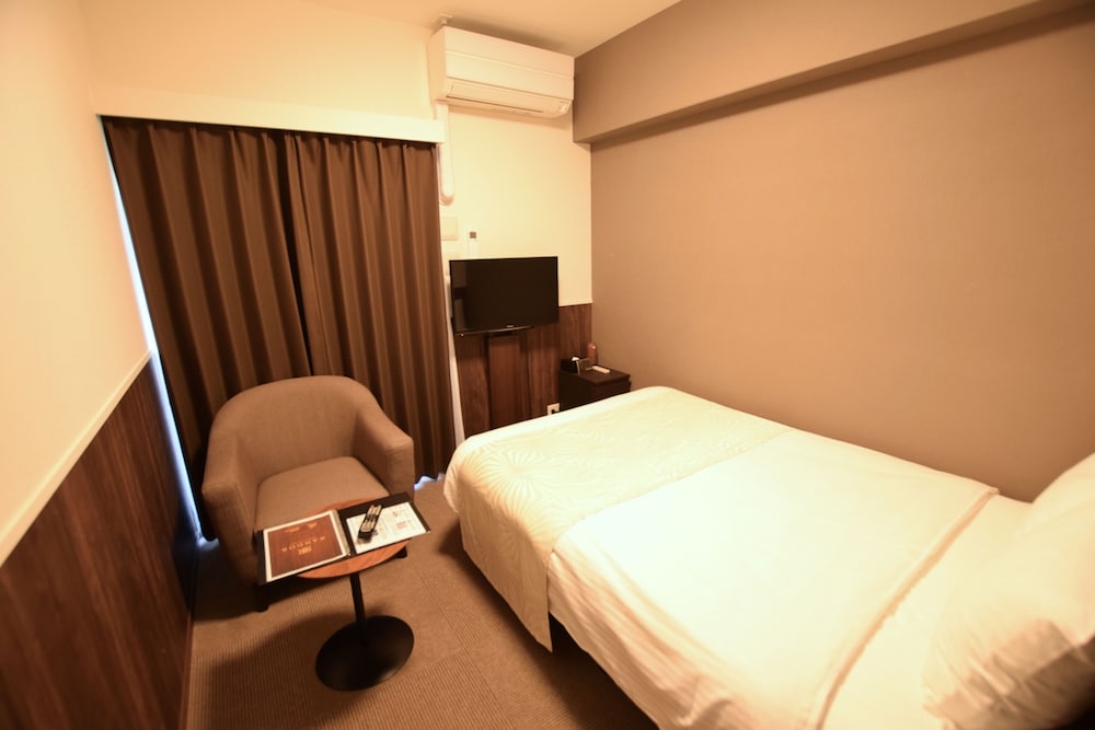 ビジネス ダブルルーム ダブルベッド 1 台 禁煙 | ランドーホテル福岡