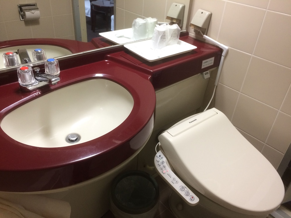 ツインルーム 喫煙可 バスルーム1 | プリンスホテル下関