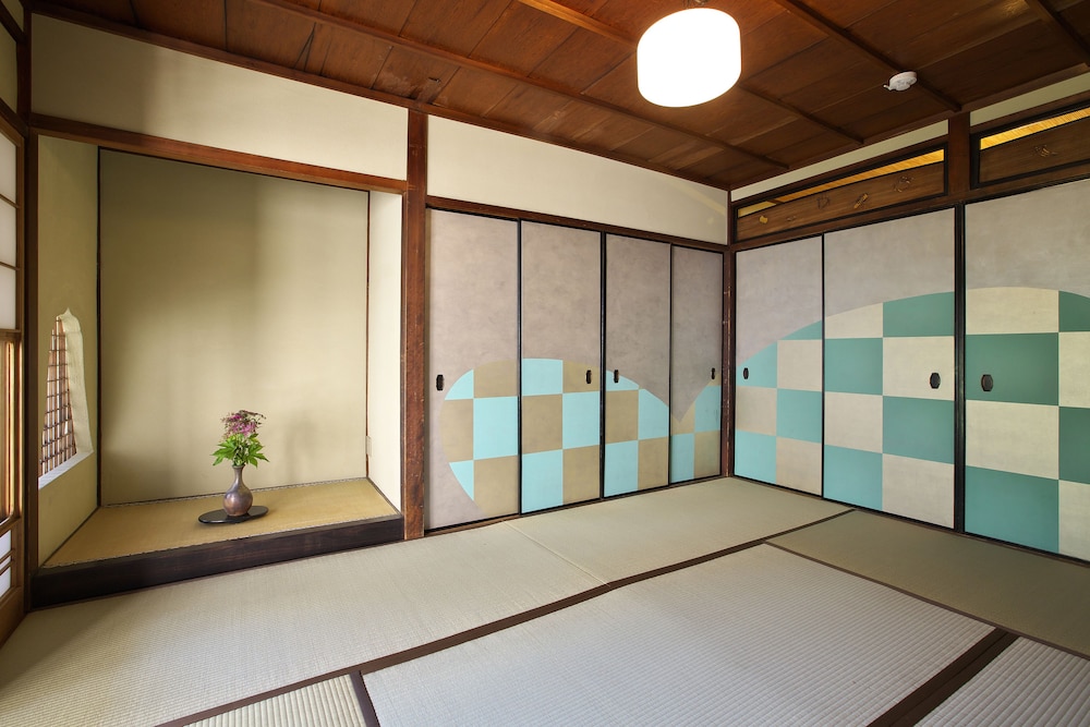 客室1 | ギャラリーのざわ Inn