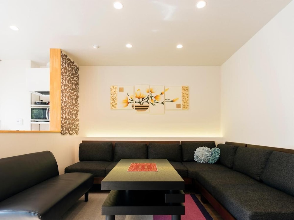 一棟貸し リビング エリア2 | ハウスホテル兼六坂