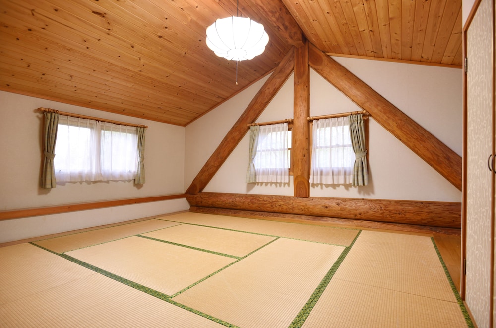 大型ログハウス 客室3 | ウルベビレッジ