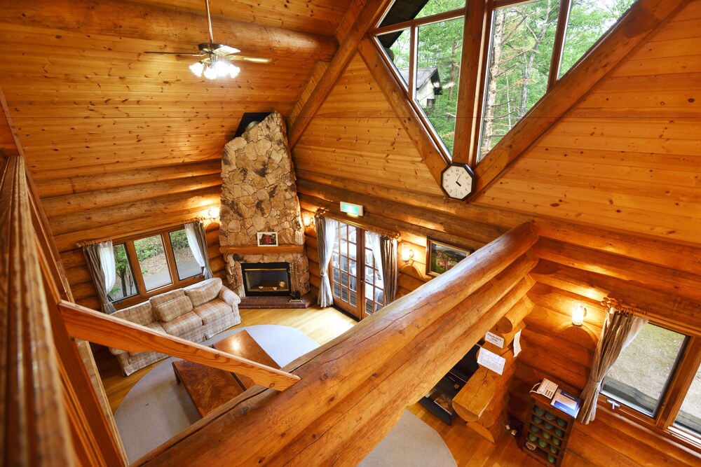 大型ログハウス リビング エリア0 | ウルベビレッジ