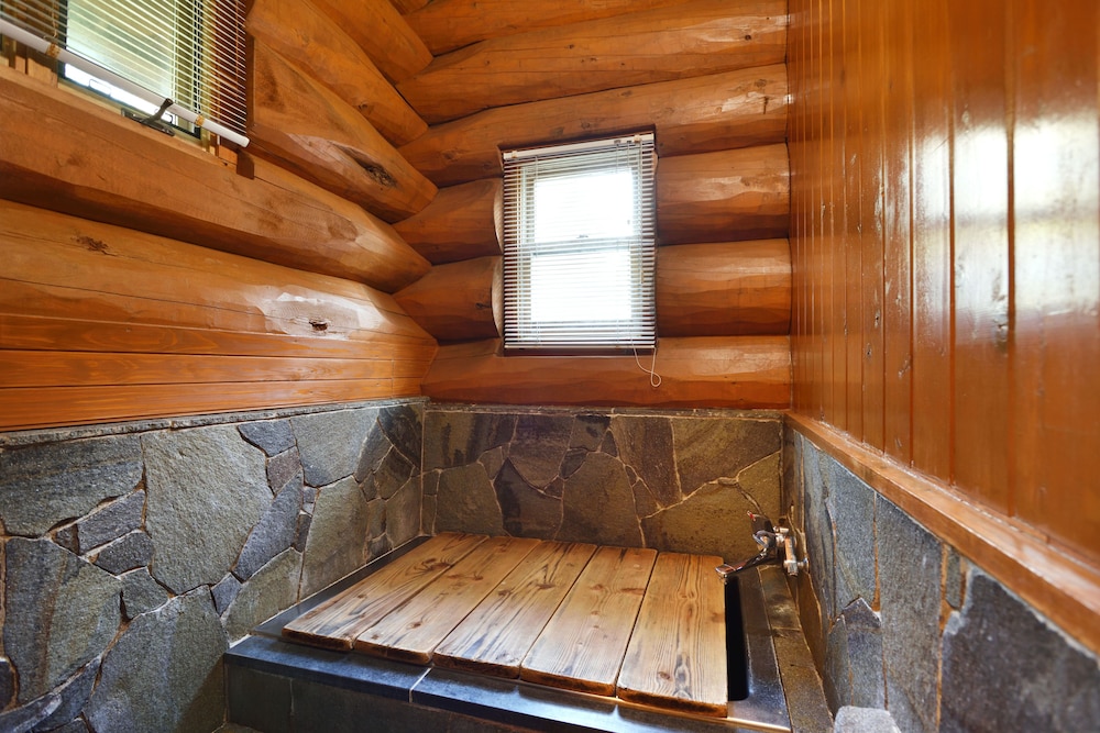 大型ログハウス 深めの浴槽0 | ウルベビレッジ