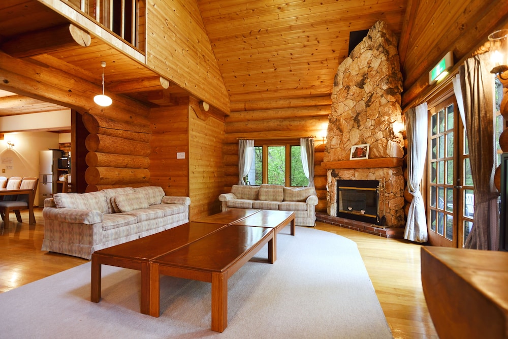 大型ログハウス リビング エリア1 | ウルベビレッジ