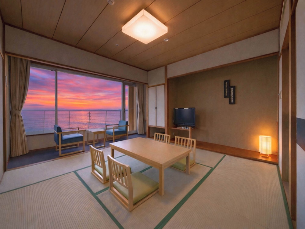 [オーシャンビュー] 和室8畳 禁煙 客室1 | 亀の井ホテル 赤穂